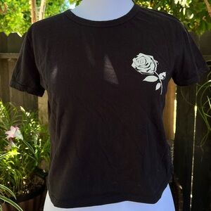 Rose design black t-shirt